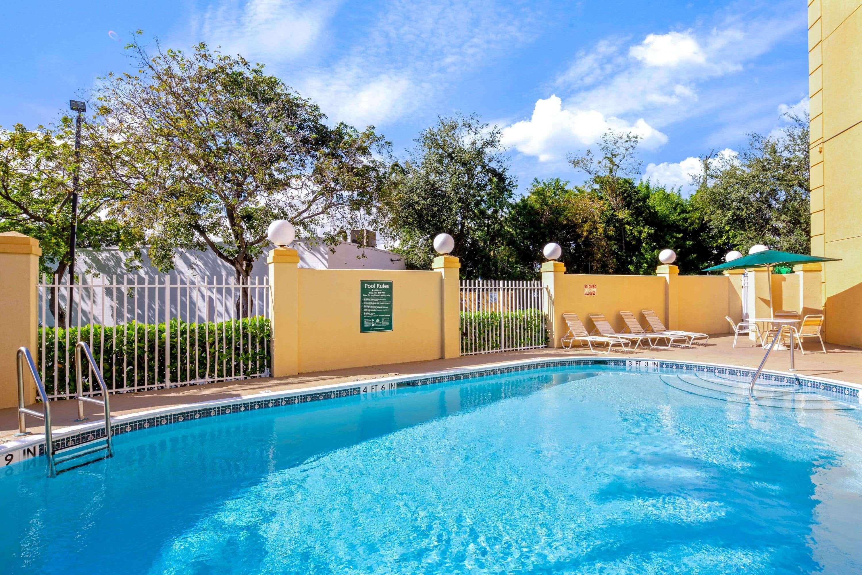 La Quinta By Wyndham Miami Cutler Bay Hotel Buitenkant foto