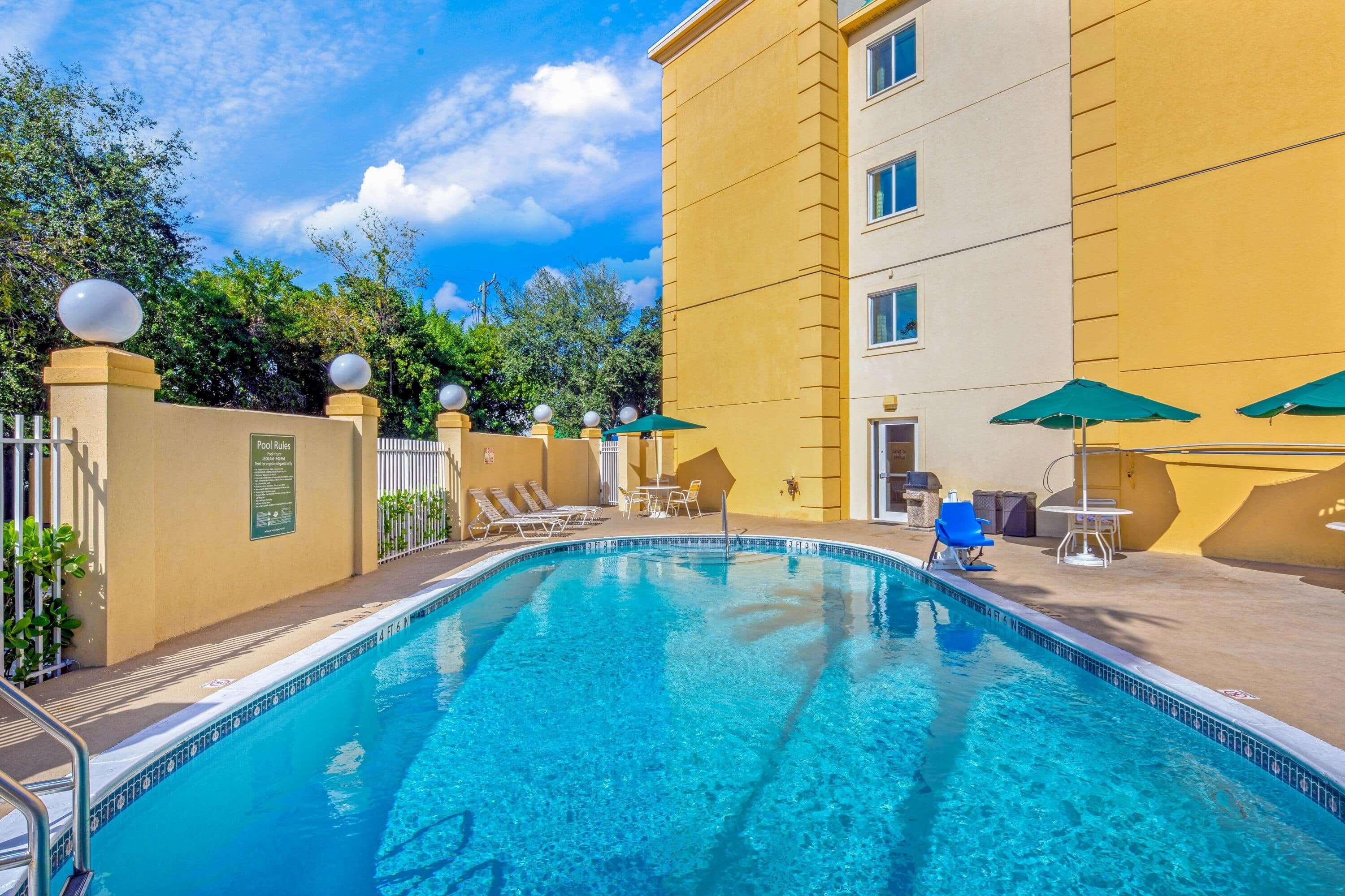 La Quinta By Wyndham Miami Cutler Bay Hotel Buitenkant foto