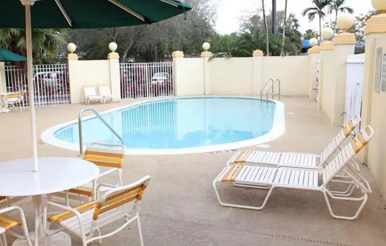 La Quinta By Wyndham Miami Cutler Bay Hotel Buitenkant foto